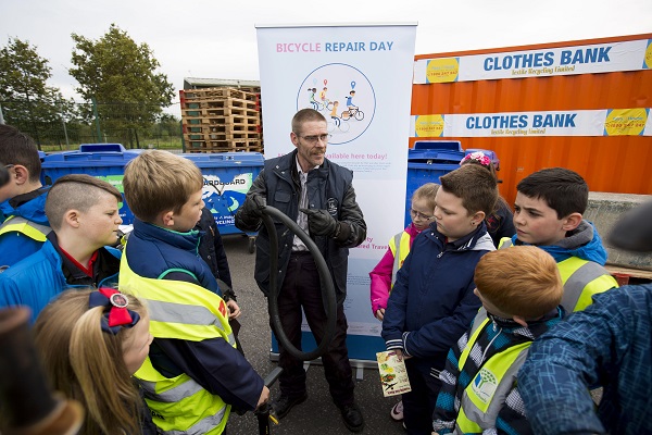 Reuse Month October is a coordinated nationwide campaign of events to promote reuse throughout the month of October. Everyone is encouraged to take a REUSE PLEDGE for the month of October and share their reuse ideas using the hashtag #reuse16. Pictured was Warren Keily, St Marys Aid demonstrating a bike repair to students from St Brigids NS at the Reuse Month event at the Mungret Civic Amenity Centre, Limerick. Photo: Oisin Mchugh True Media.